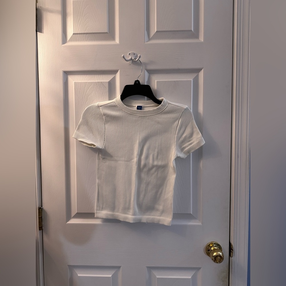 White ribbed top